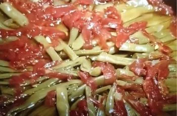 Green Beans With Garlic and Tomatoes Recipe